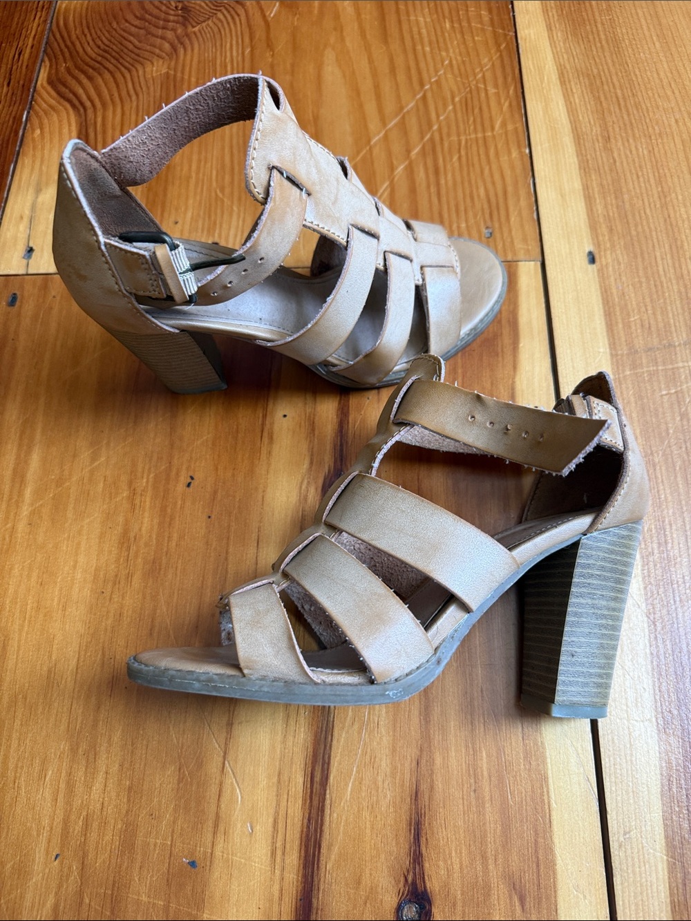 Apt. 9 Tan Strappy Block Heel Sandals